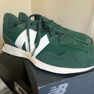 Newbalance 327s